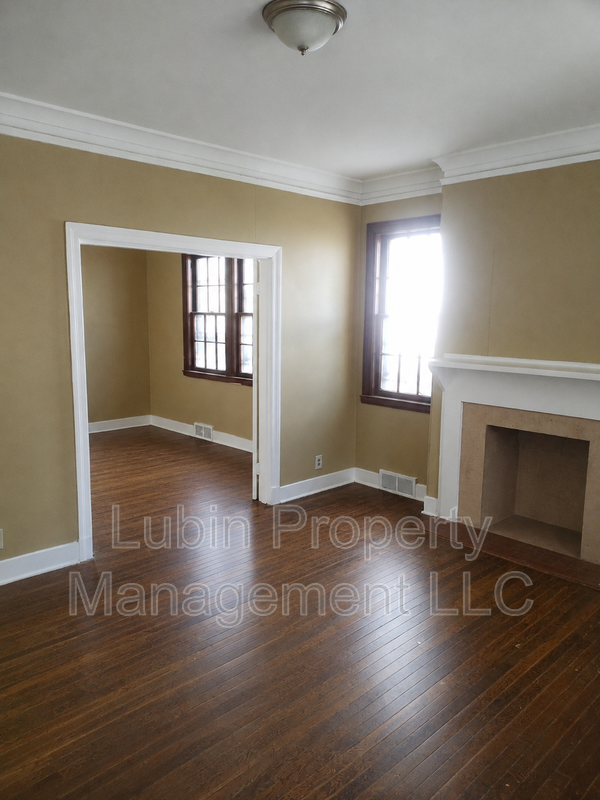 725 N Hollywood St - Photo 2 of 4
