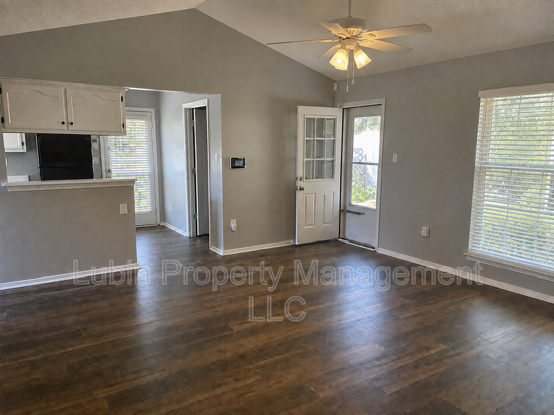 10331 Oak Leaf Dr - Photo 2 of 9