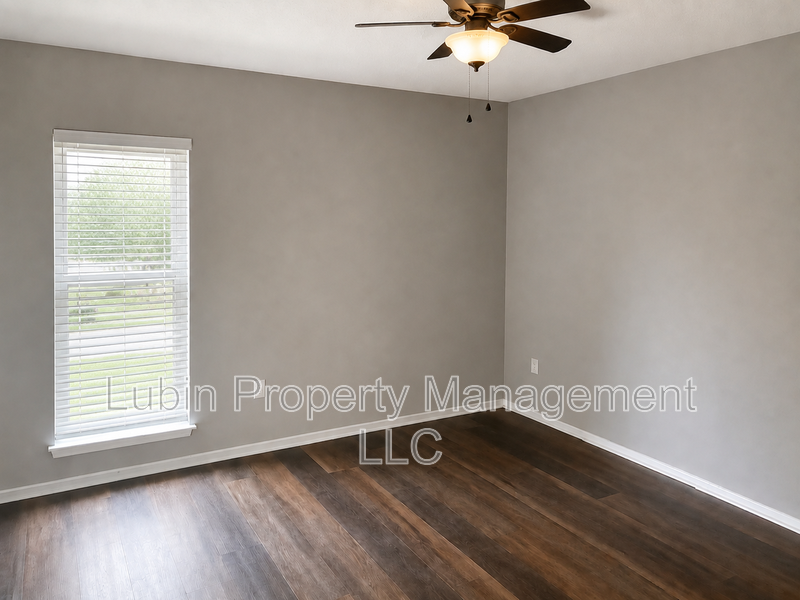 10331 Oak Leaf Dr - Photo 3 of 9