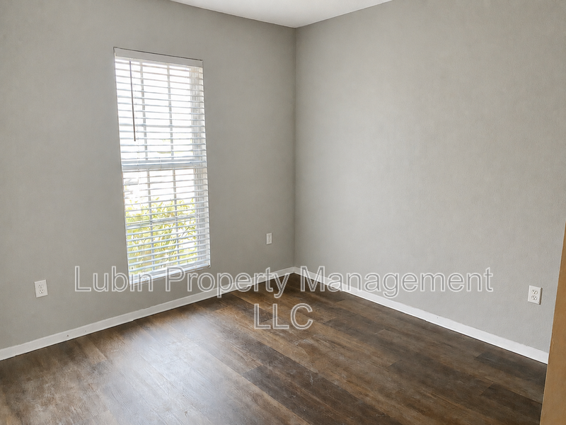 10331 Oak Leaf Dr - Photo 5 of 9
