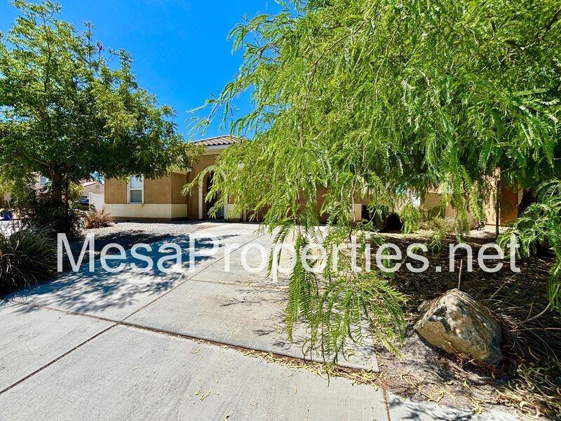 15818 Iron Canyon Ln - Photo 2 of 32