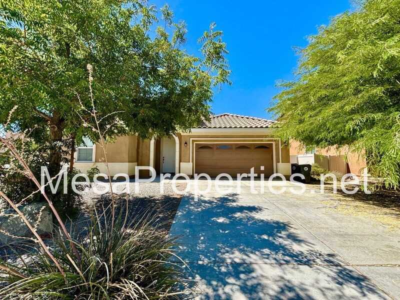 15818 Iron Canyon Ln - Photo 3 of 32