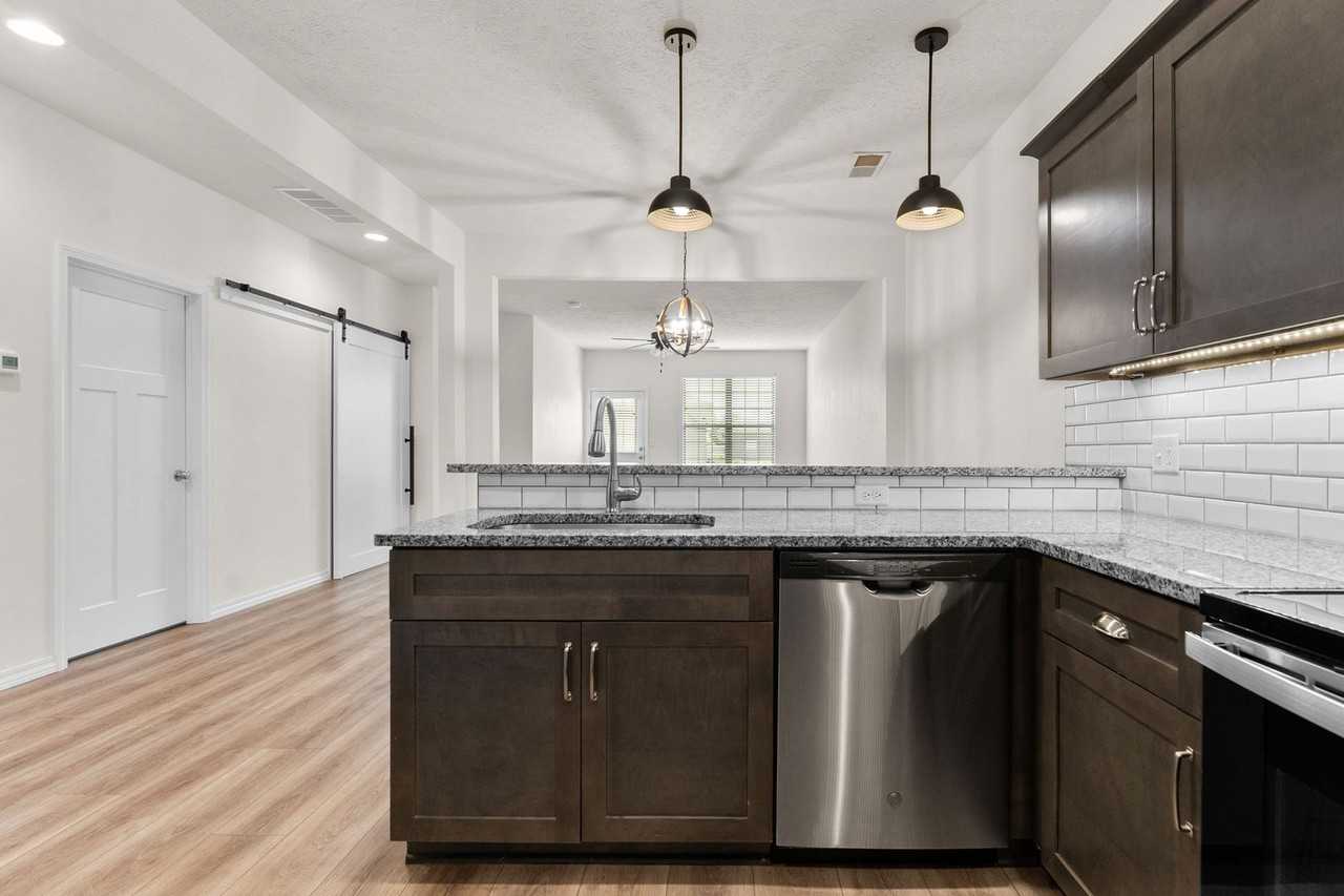 3051 W Cardinal St - Photo 4 of 20