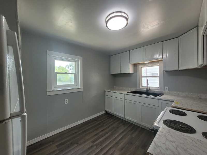 200 N Badger Ave - Photo 2 of 15