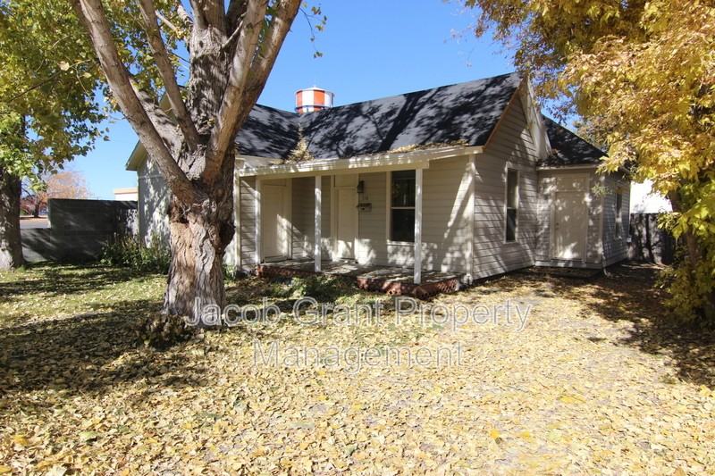 374 Basalt St - Photo 3 of 14