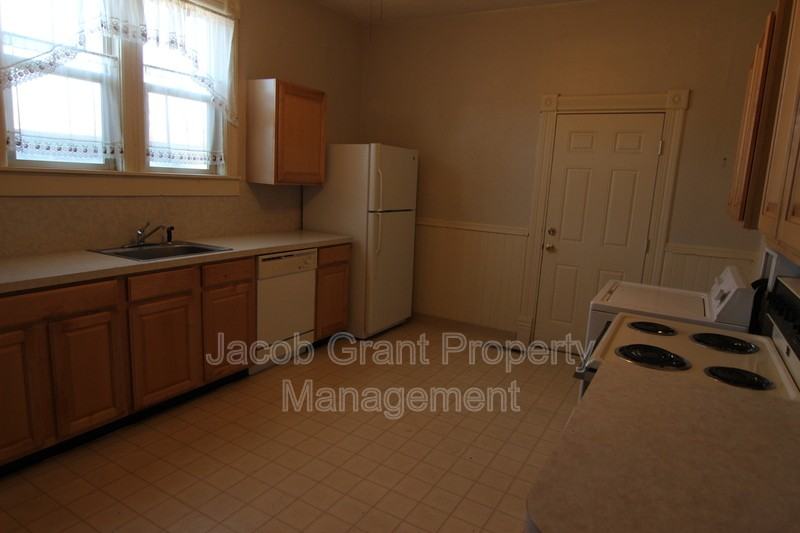 374 Basalt St - Photo 4 of 14