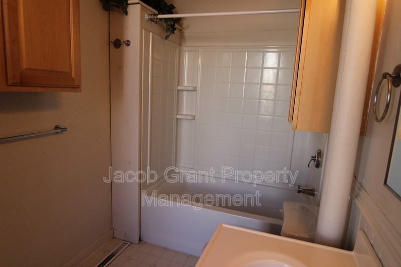 374 Basalt St - Photo 7 of 14