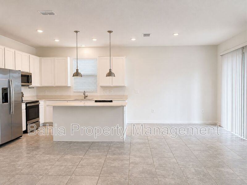348 Heroic Rd - Photo 3 of 27