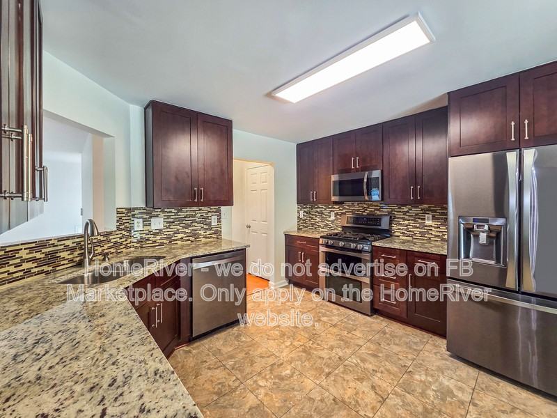 7605 Hinman Cir - Photo 6 of 21