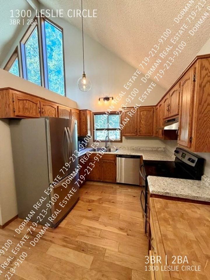 1300 Leslie Cir - Photo 3 of 30