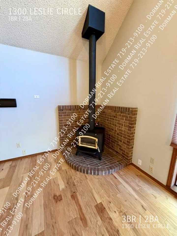 1300 Leslie Cir - Photo 5 of 30
