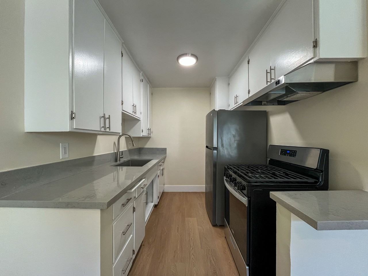 3942 Stevely Ave - Photo 2 of 50