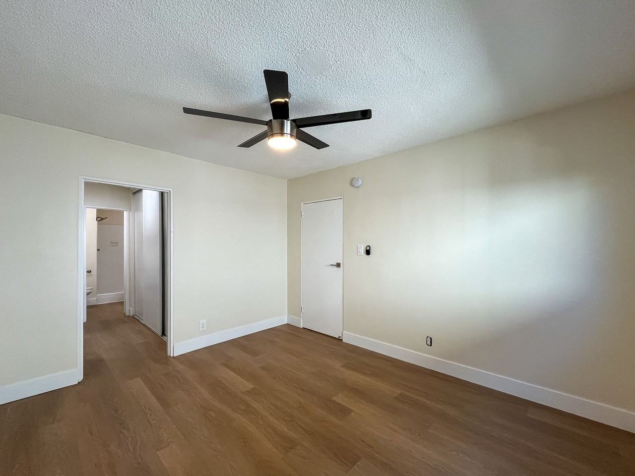 3942 Stevely Ave - Photo 4 of 50