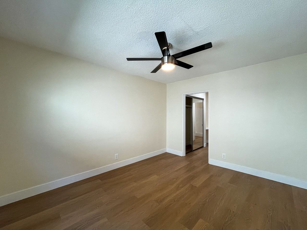 3942 Stevely Ave - Photo 6 of 50