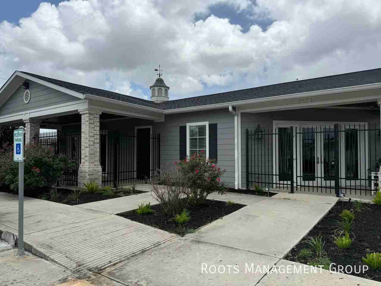 16010 Clarke Springs Dr #16010C - Photo 5 of 8