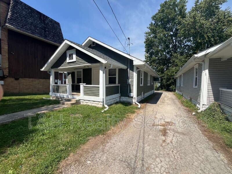 720 W Queen St - Photo 5 of 30