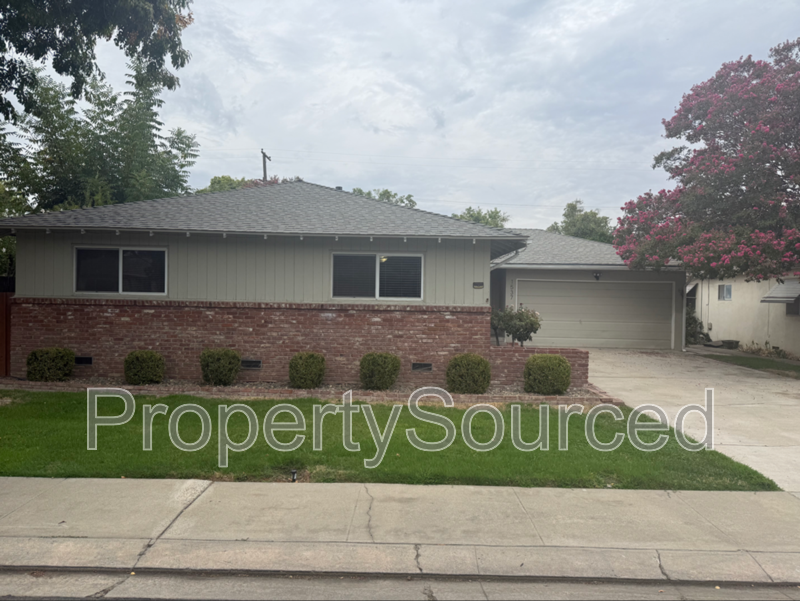 1537 Maplewood Dr - Photo 2 of 42