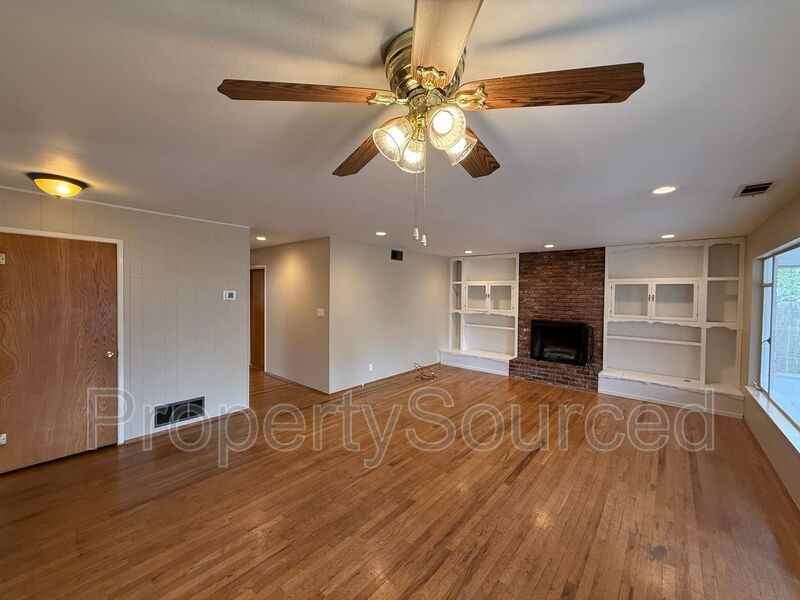 1537 Maplewood Dr - Photo 7 of 42