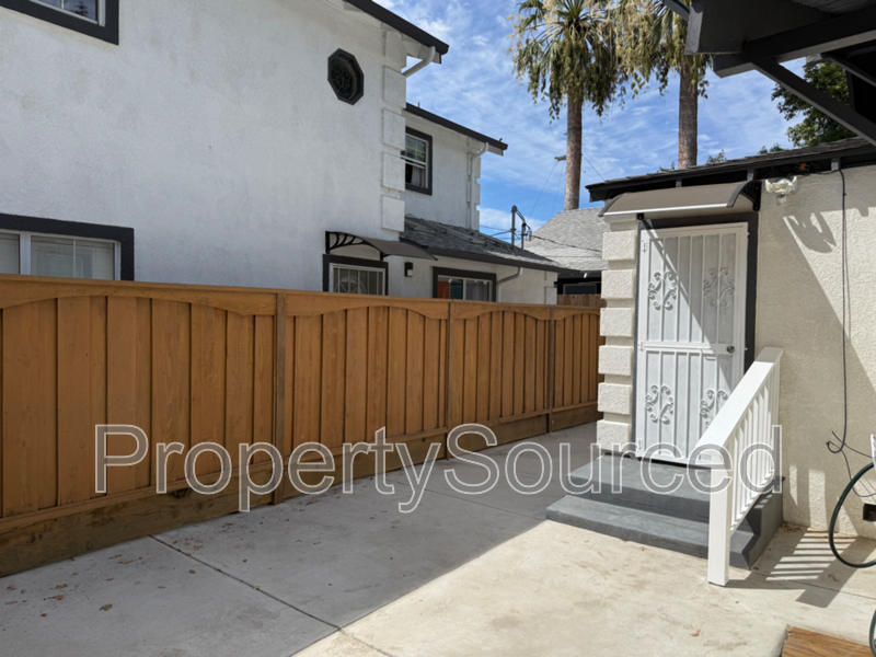 949 Windeler Ave - Photo 4 of 29