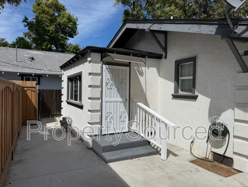 949 Windeler Ave - Photo 5 of 29