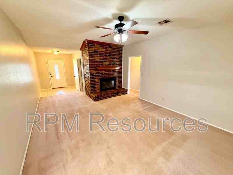 105 N Eastgate Dr - Photo 3 of 19
