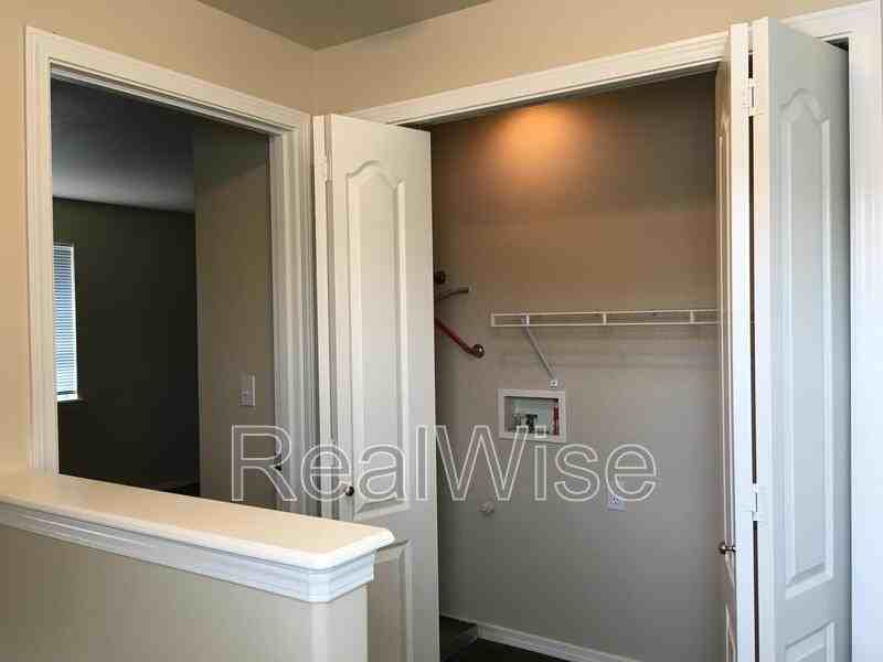 2621 Nw Cedar Ave #2 - Photo 5 of 12