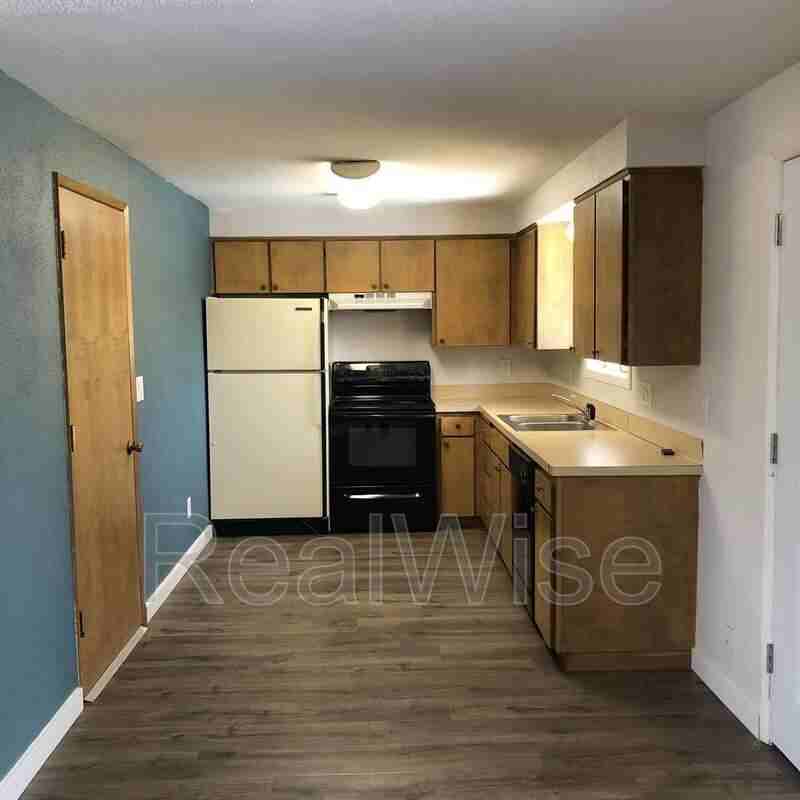 2960 Sw 23rd St - Photo 4 of 15