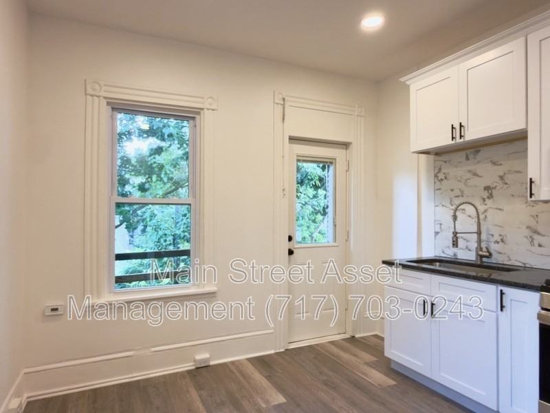 15 S Ann St #2 - Photo 3 of 24