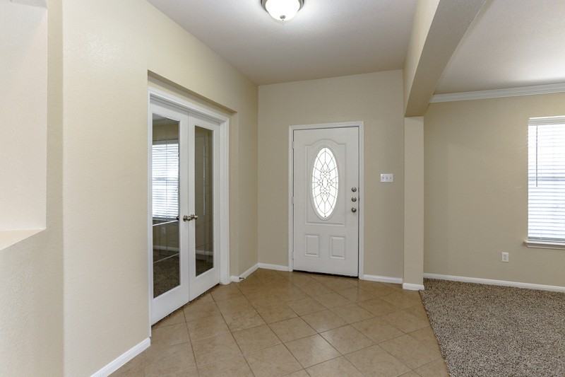5805 Calcstone Dr - Photo 3 of 36
