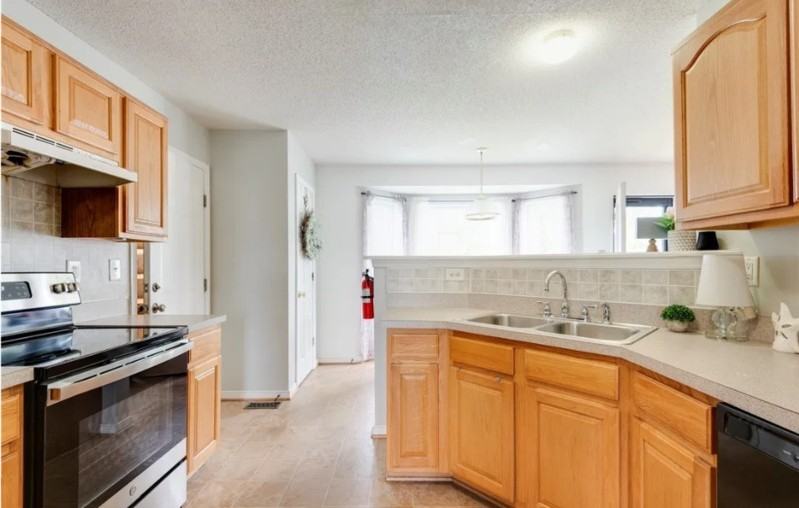 420 Green Hollow Ln - Photo 6 of 22