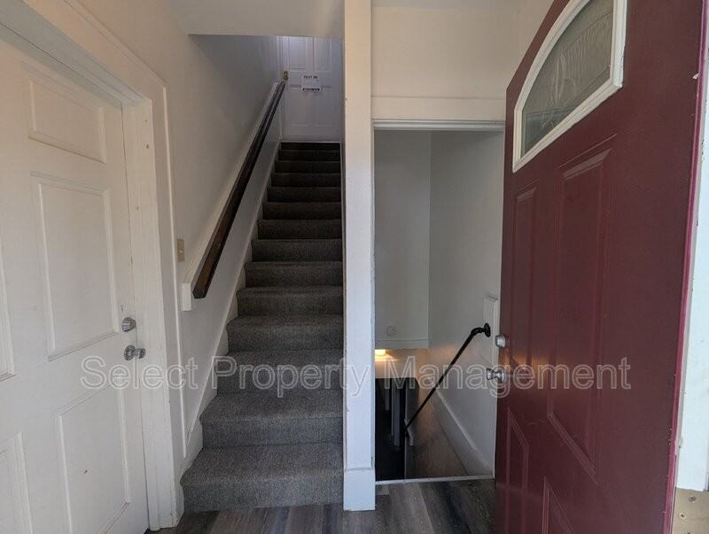 822 Nuttman Ave #B - Photo 3 of 24