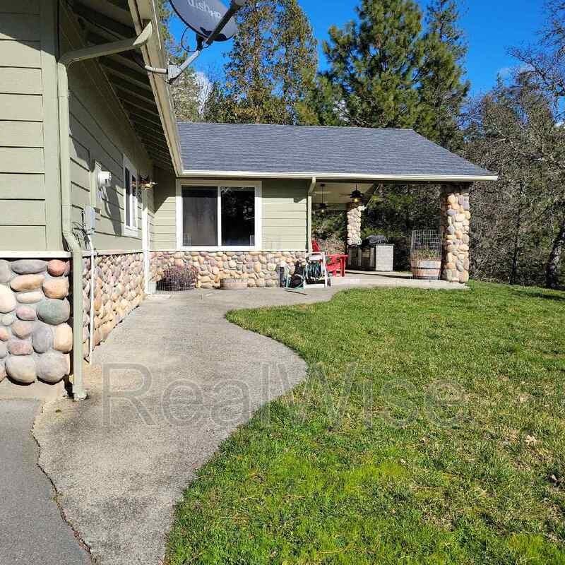 373 Donet Ln - Photo 3 of 19