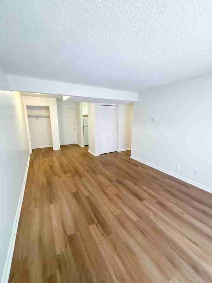 Vintage Apartments - Photo 5 of 24