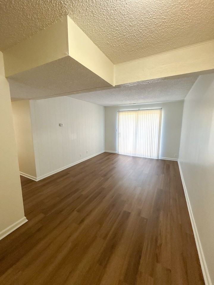 Vintage Apartments - Photo 6 of 24