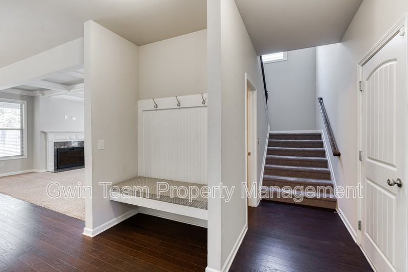 5216 Apple Grove Rd - Photo 6 of 34