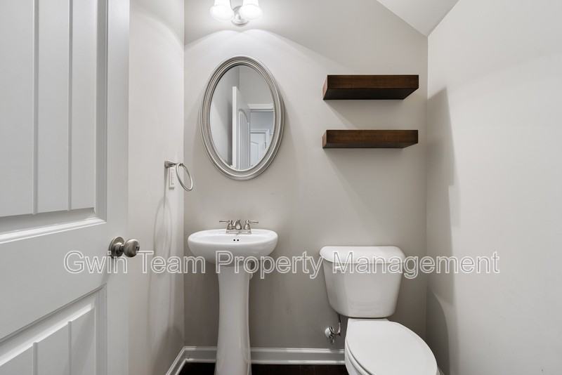 5216 Apple Grove Rd - Photo 7 of 34