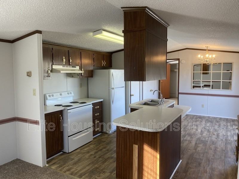 109 Pepper Dr - Photo 2 of 17