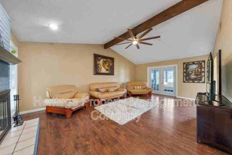 1174 Mooncrest - Photo 4 of 35