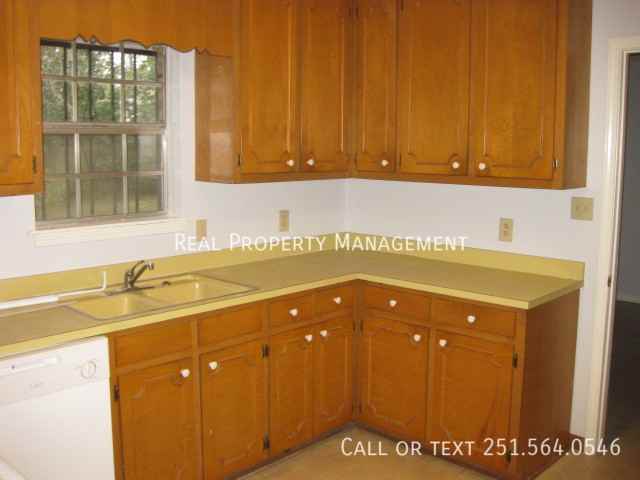 1505 Deerwood Dr E - Photo 3 of 20