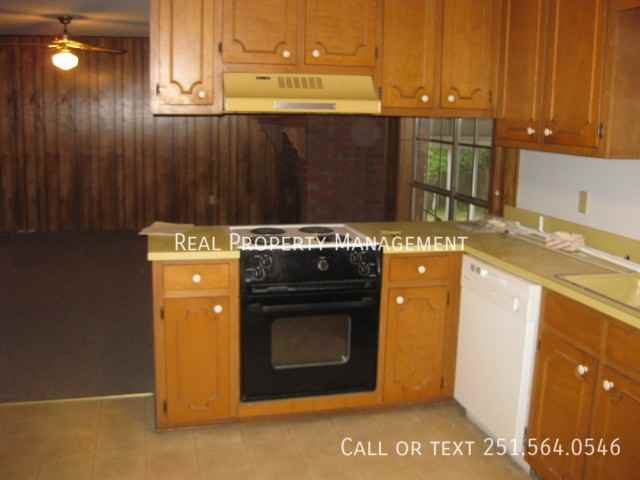 1505 Deerwood Dr E - Photo 4 of 20