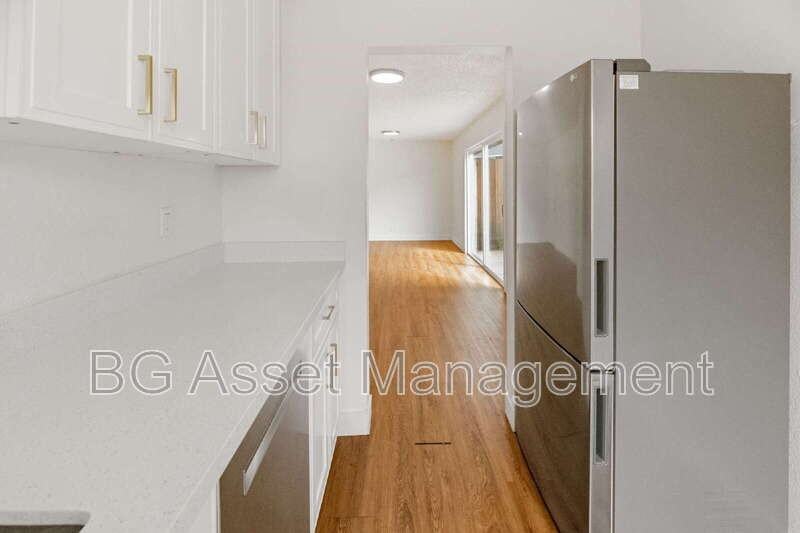 146 19th St #B - Photo 3 of 19