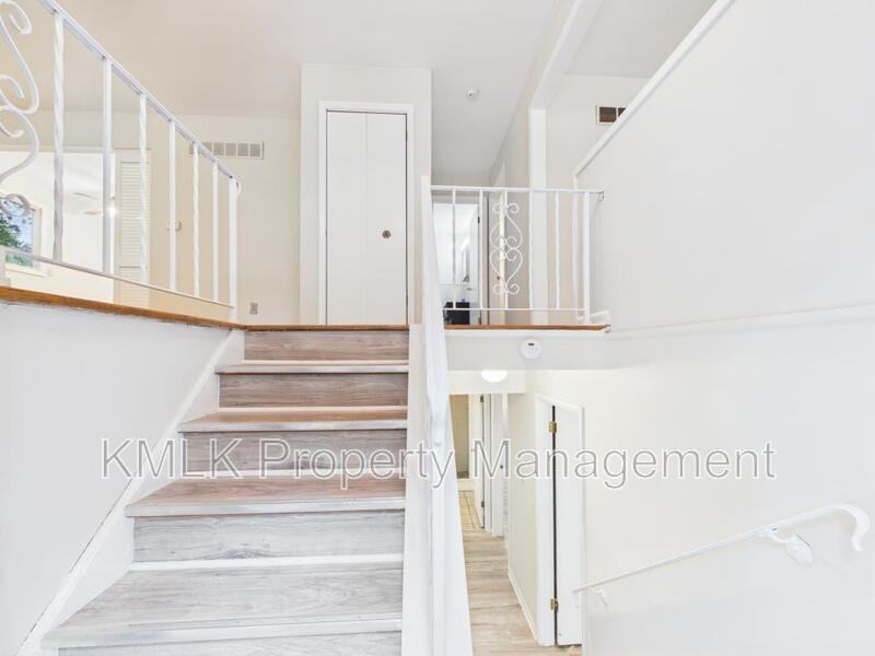 1323 Hilton Dr - Photo 6 of 33