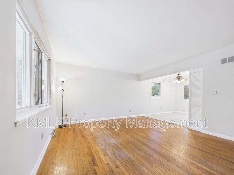 1323 Hilton Dr - Photo 7 of 33