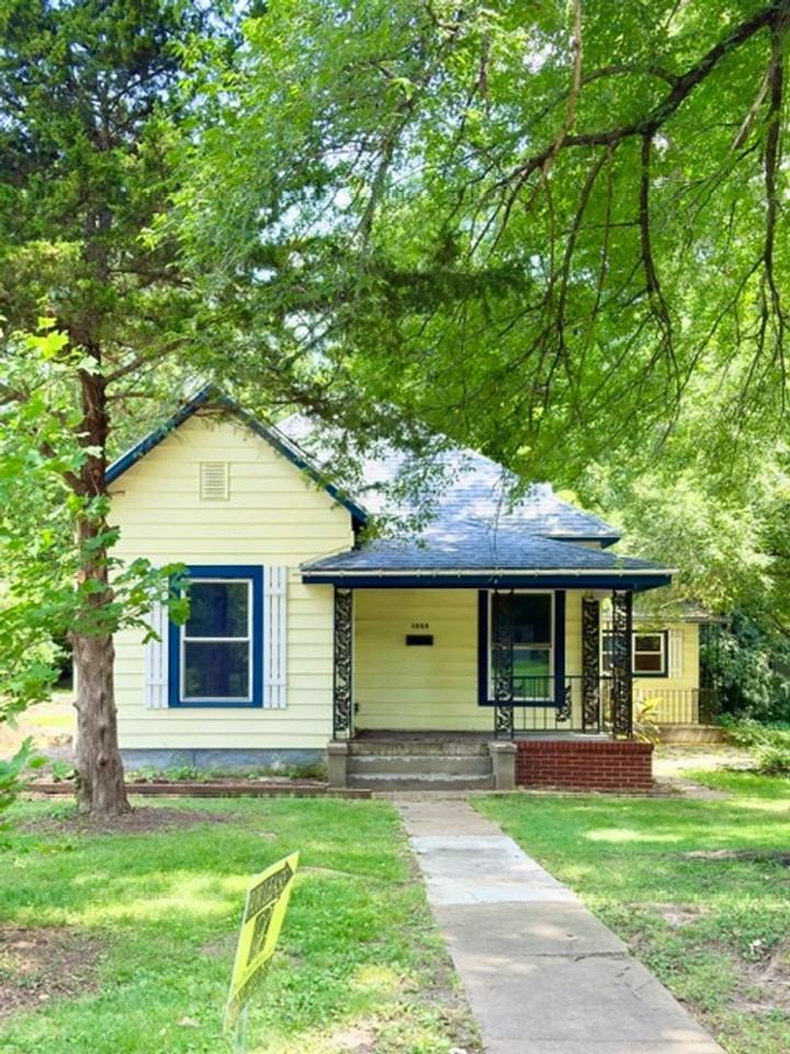 1444 N Sherman Ave - Photo 2 of 21