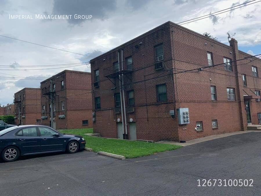 911 E Cliveden St #3 - Photo 4 of 13