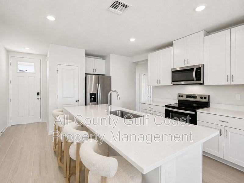 456 Lazy Shore Dr - Photo 4 of 23