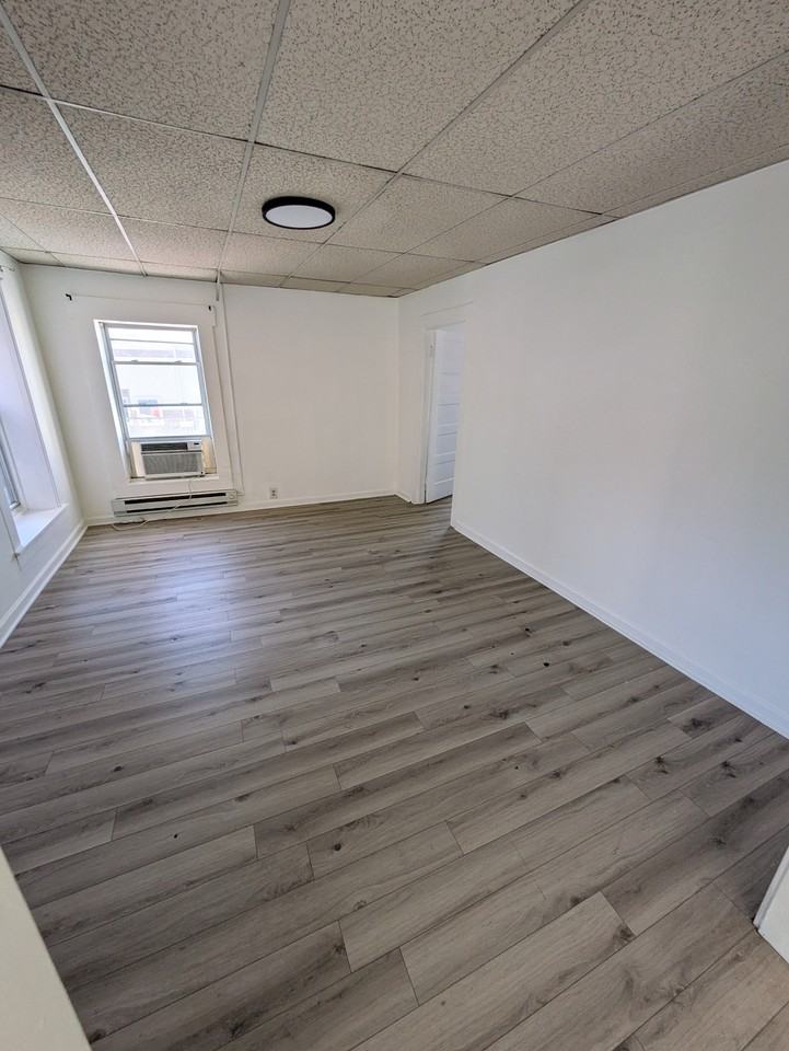 201 Hellam St - Photo 5 of 9