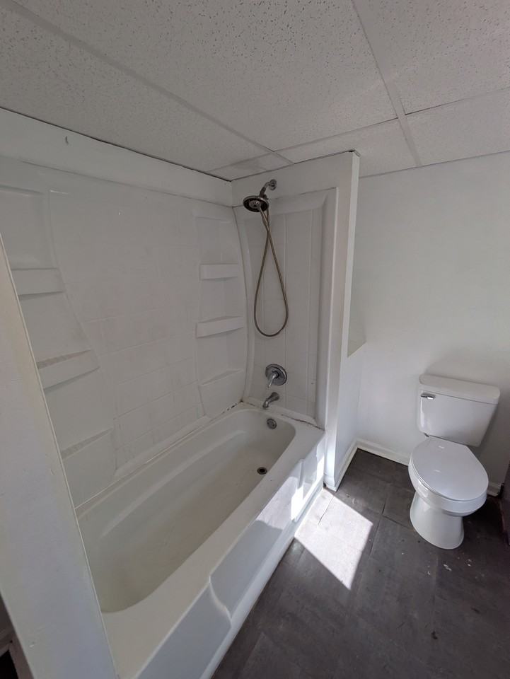 201 Hellam St - Photo 6 of 9