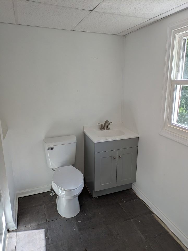 201 Hellam St - Photo 7 of 9