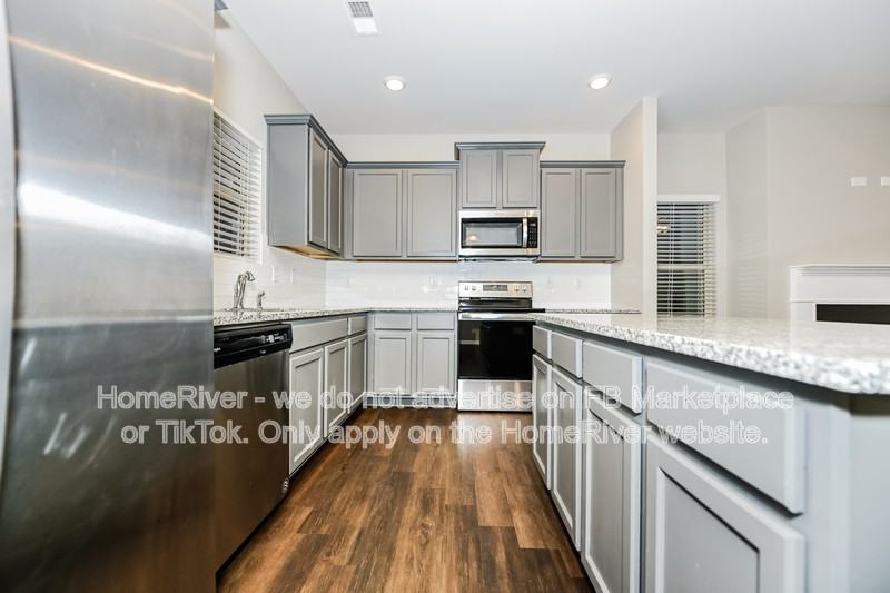 4035 Emmons St - Photo 5 of 20
